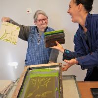 Taller de serigrafía para portadas de libros con Karine Métairie del colectivo l’Encrage