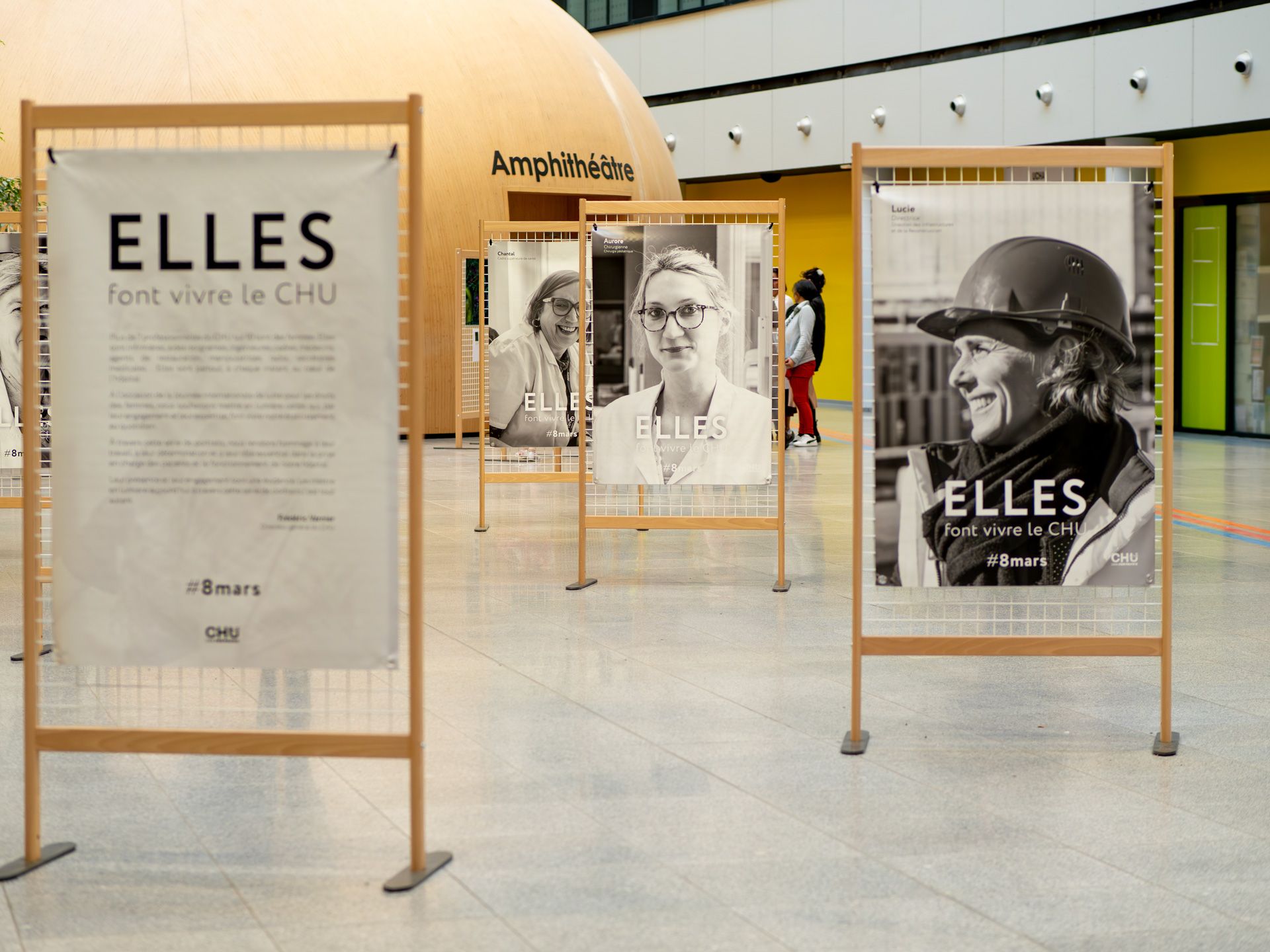 A photographic exhibition in the CHU Caen Normandy hall